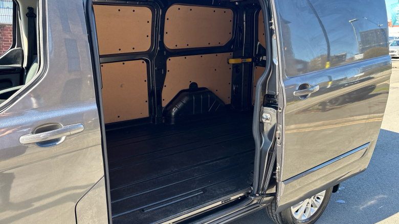 Ford Transit Custom 320 L1 Diesel Fwd 2.0 EcoBlue 170ps Low Roof Limited Van Auto